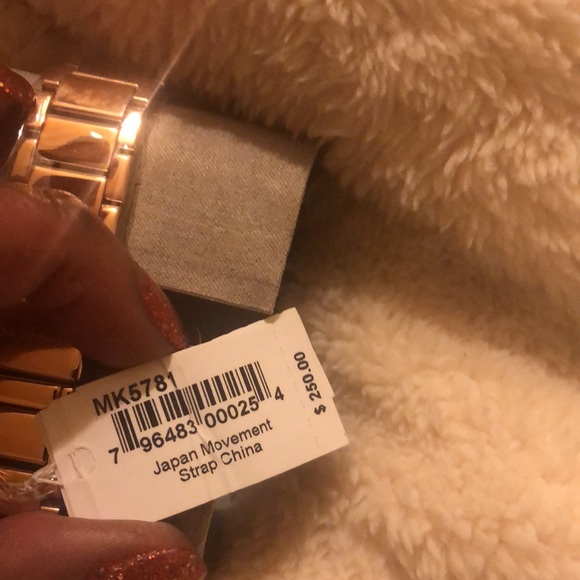 Michael kors rose gold watch - Picture 3 of 8